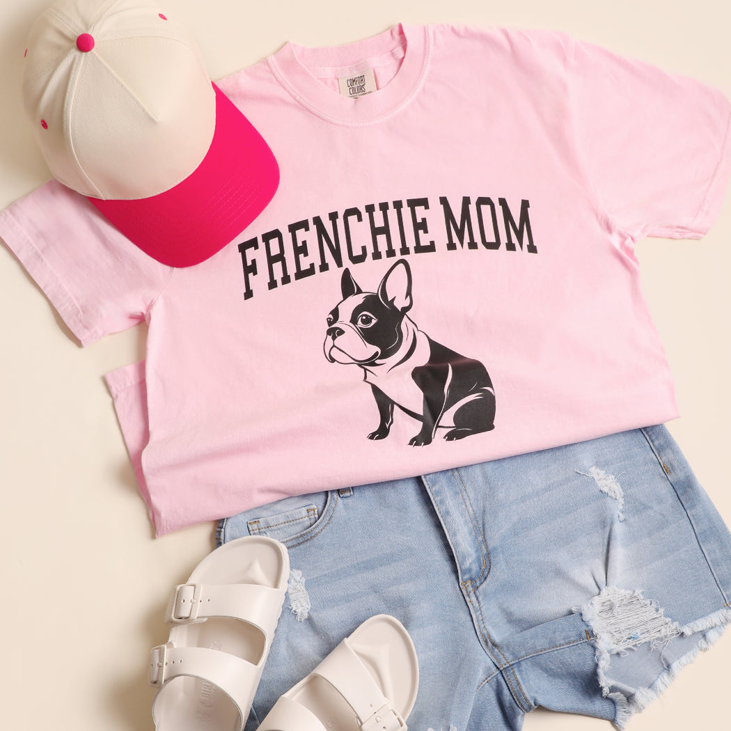 Frenchie Mom garment-dyed t-shirt in light pink