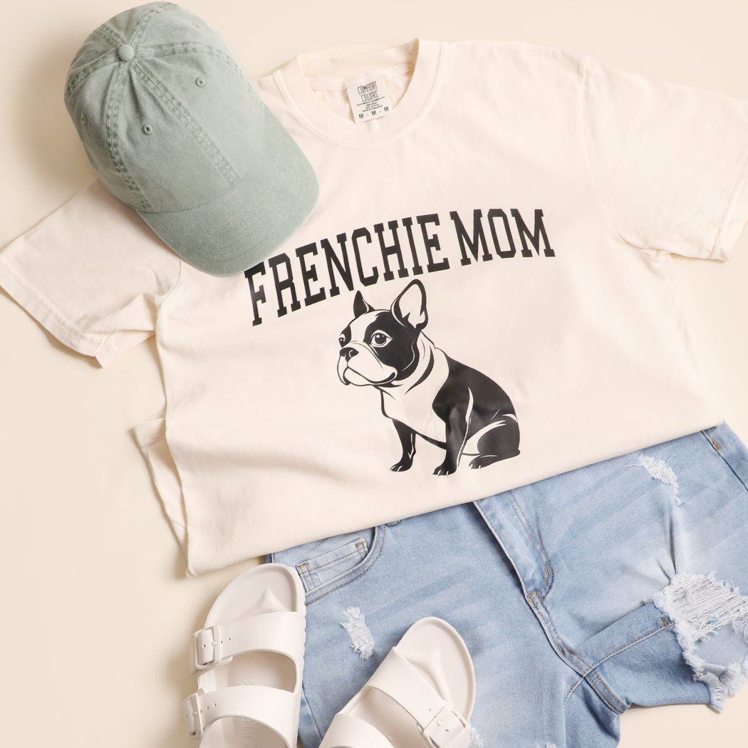Frenchie Mom garment-dyed t-shirt in off white