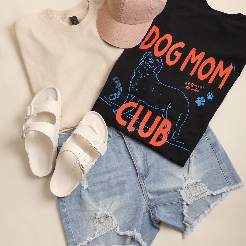 Dog Mom Club Golden Retriever t-shirt in gravel, detail view