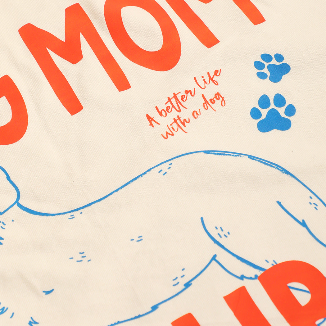 Dog Mom Club Golden Retriever t-shirt in off white, detail view