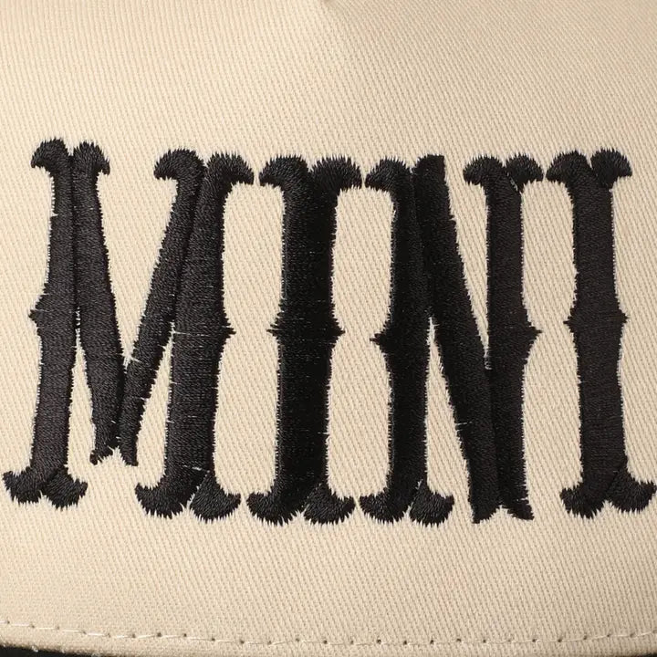 Mini lettering embroidered two-tone baseball cap