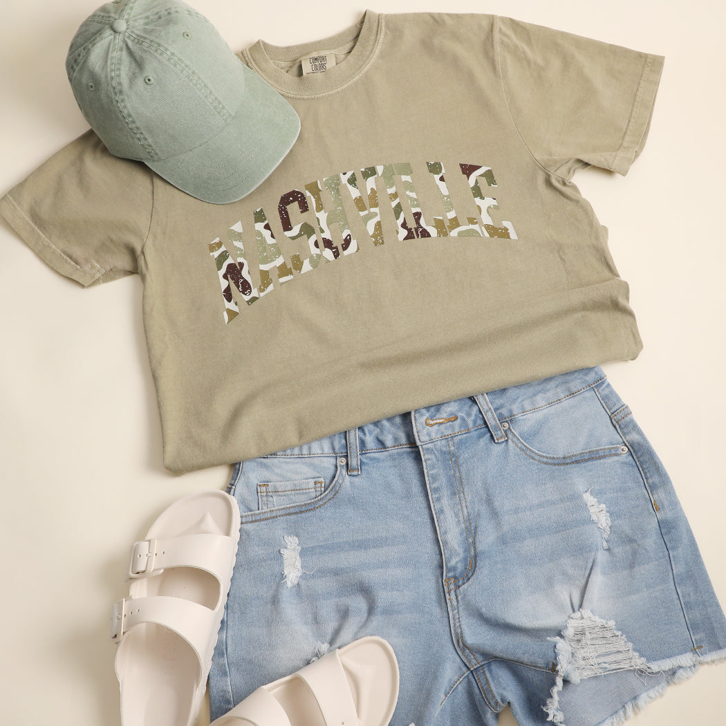 Nashville distressed camo garment-dyed t-shirt in sandstone