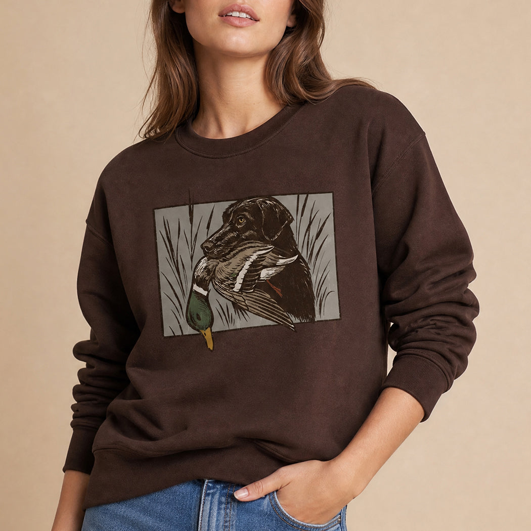 Hunting dog and duck graphic sweatshirt in dark chocolate