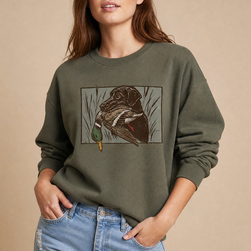 Hunting dog and duck graphic sweatshirt in military green